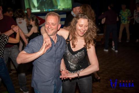 dancing salsa dancing salsa