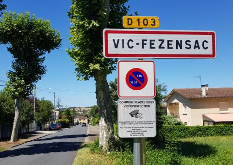 Vic-Fezensac sign Vic-Fezensac sign